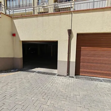 Saharov Fa - Spacious With A Parking Spot Apartment