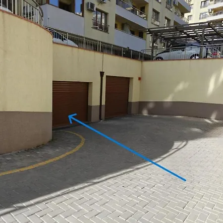 Saharov Fa - Spacious With A Parking Spot Apartment *